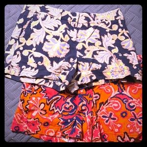 Set of LOFT mid length shorts